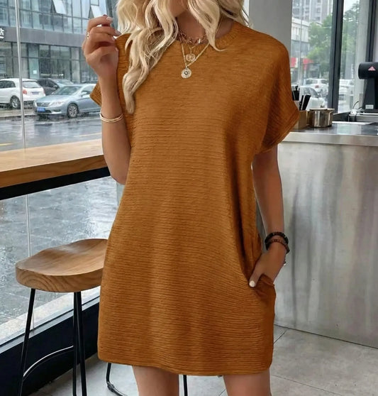 Loose-Fitting Short-Sleeved Dress With Pockets
